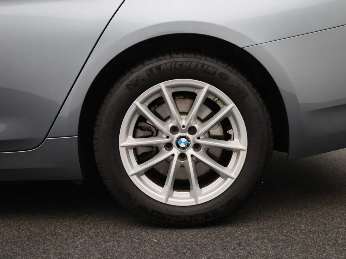 520i Business Edition Plus | Automaat | LMV | Navigatie | Stoel verwarming | Virtual cockpit | Leder |  Parkeer sensoren | Elec. achterklep | Virtual cockpit | Camera | Climate control | Cru