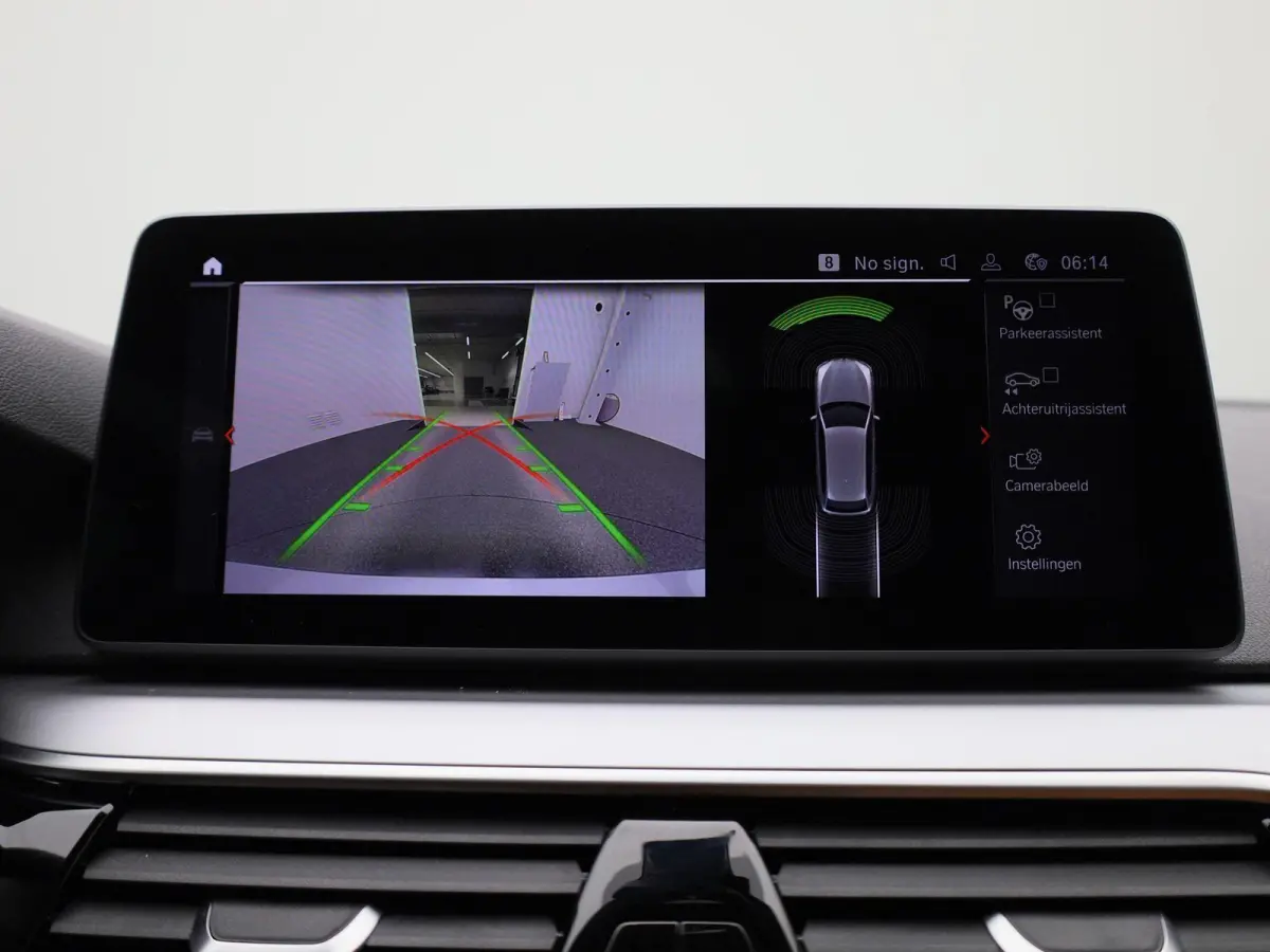 520i Business Edition Plus | Automaat | LMV | Navigatie | Stoel verwarming | Virtual cockpit | Leder |  Parkeer sensoren | Elec. achterklep | Virtual cockpit | Camera | Climate control | Cru