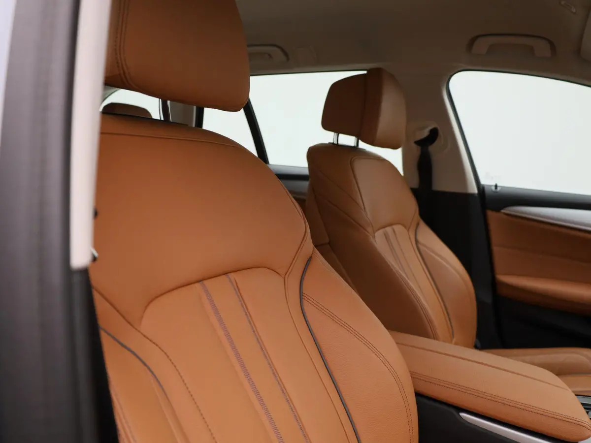 520i Business Edition Plus | Automaat | LMV | Navigatie | Stoel verwarming | Virtual cockpit | Leder |  Parkeer sensoren | Elec. achterklep | Virtual cockpit | Camera | Climate control | Cru