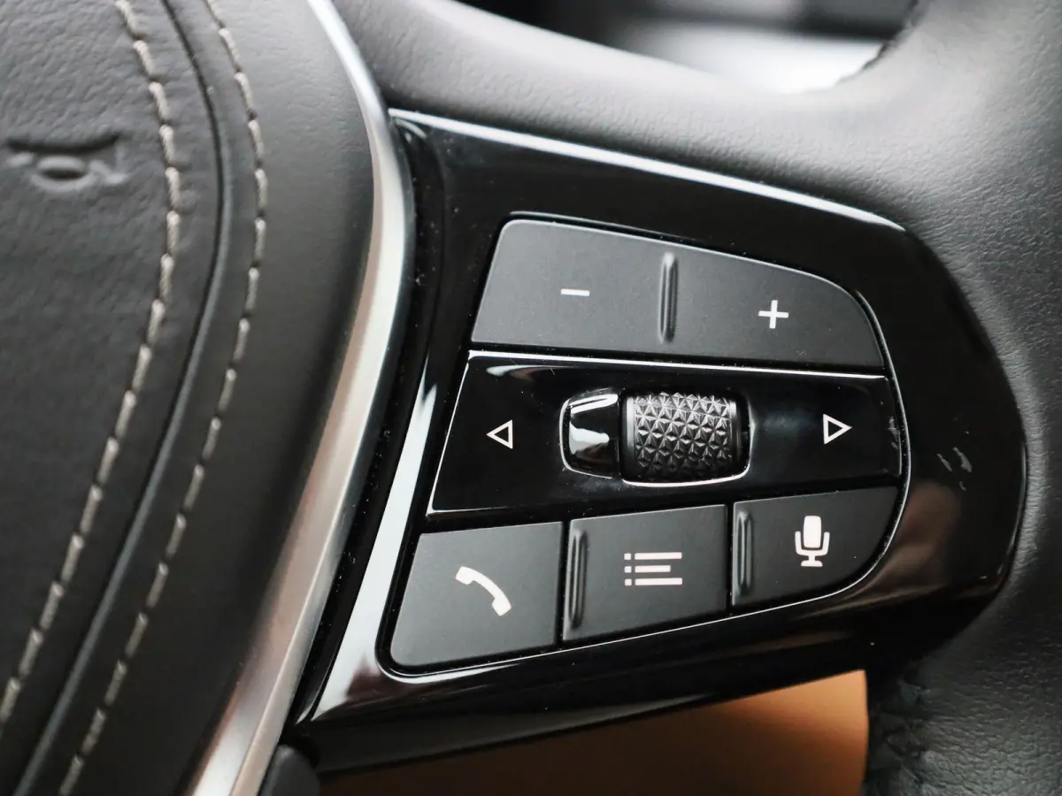 520i Business Edition Plus | Automaat | LMV | Navigatie | Stoel verwarming | Virtual cockpit | Leder |  Parkeer sensoren | Elec. achterklep | Virtual cockpit | Camera | Climate control | Cru