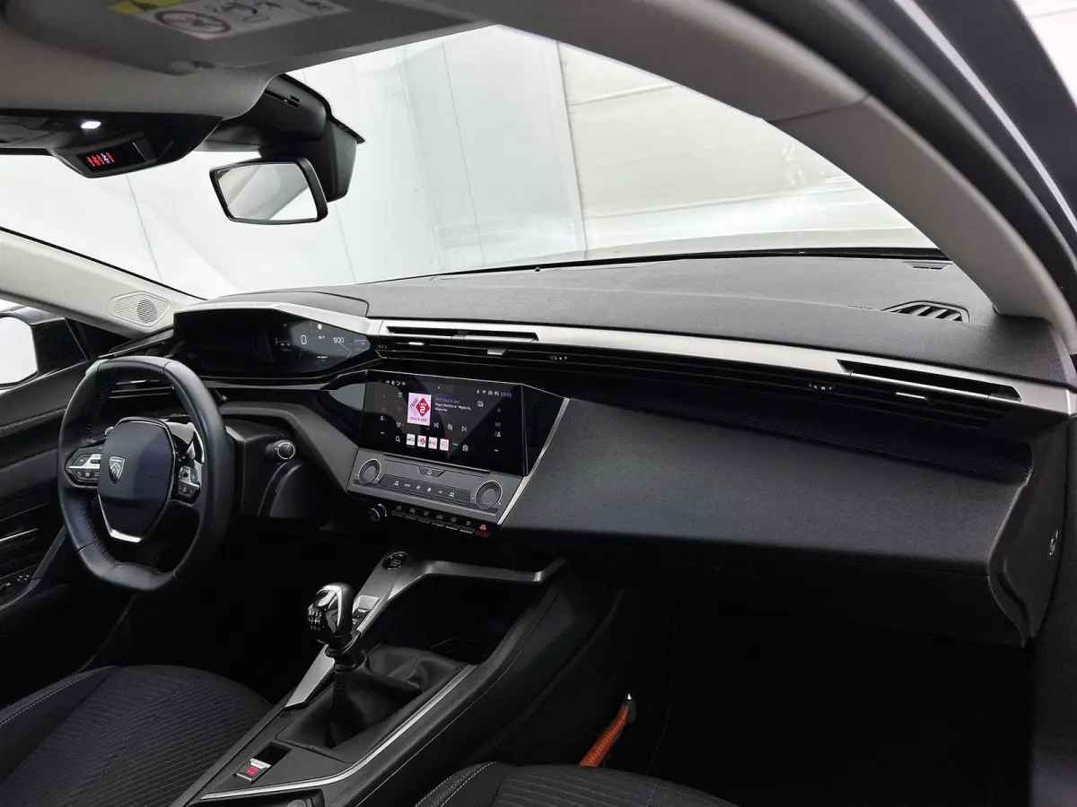 1.2 Active Pack Business 110pk | Trekhaak | Apple Carplay/Android Auto | Climate Control | Cruise Control | LED |