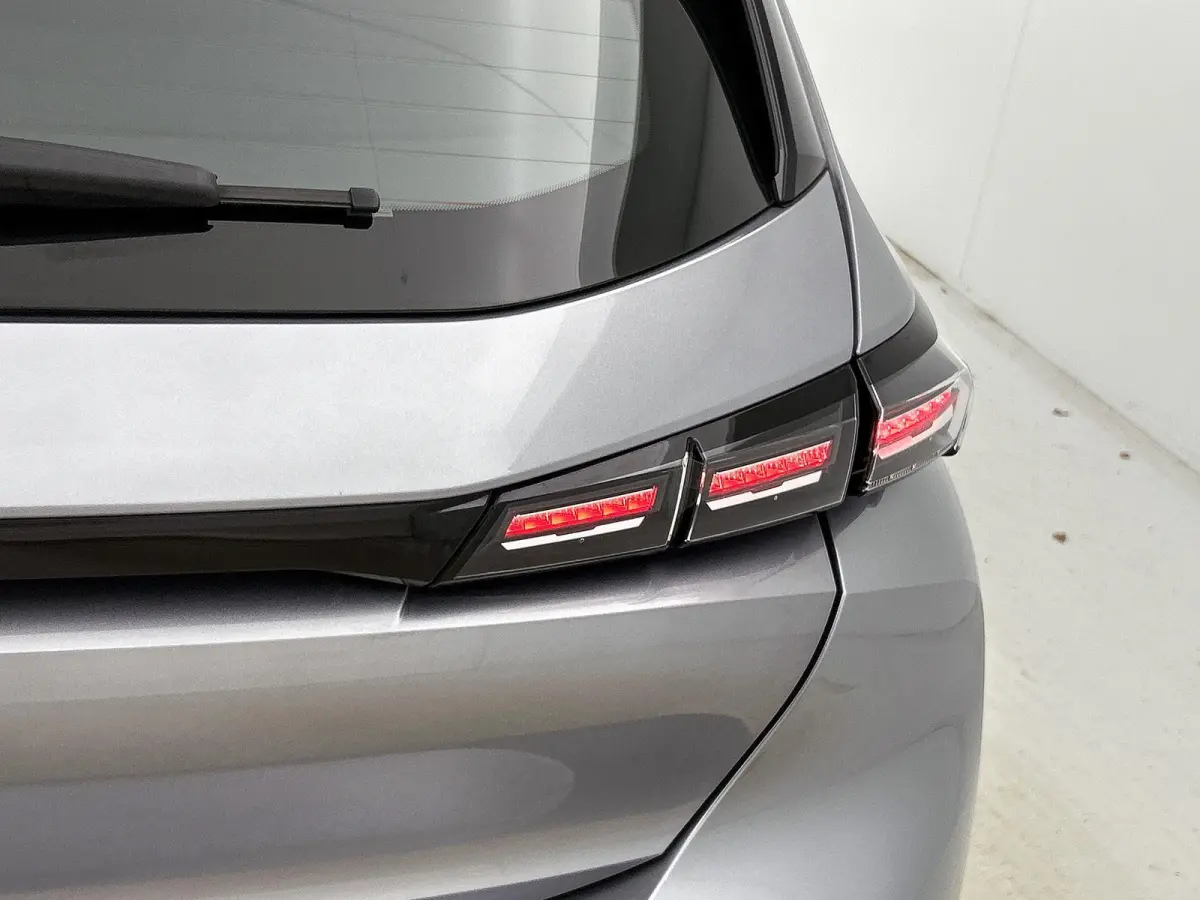 1.2 Active Pack Business 110pk | Trekhaak | Apple Carplay/Android Auto | Climate Control | Cruise Control | LED |