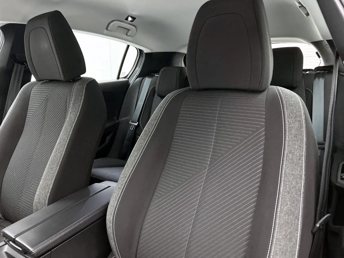 1.2 Active Pack Business 110pk | Trekhaak | Apple Carplay/Android Auto | Climate Control | Cruise Control | LED |