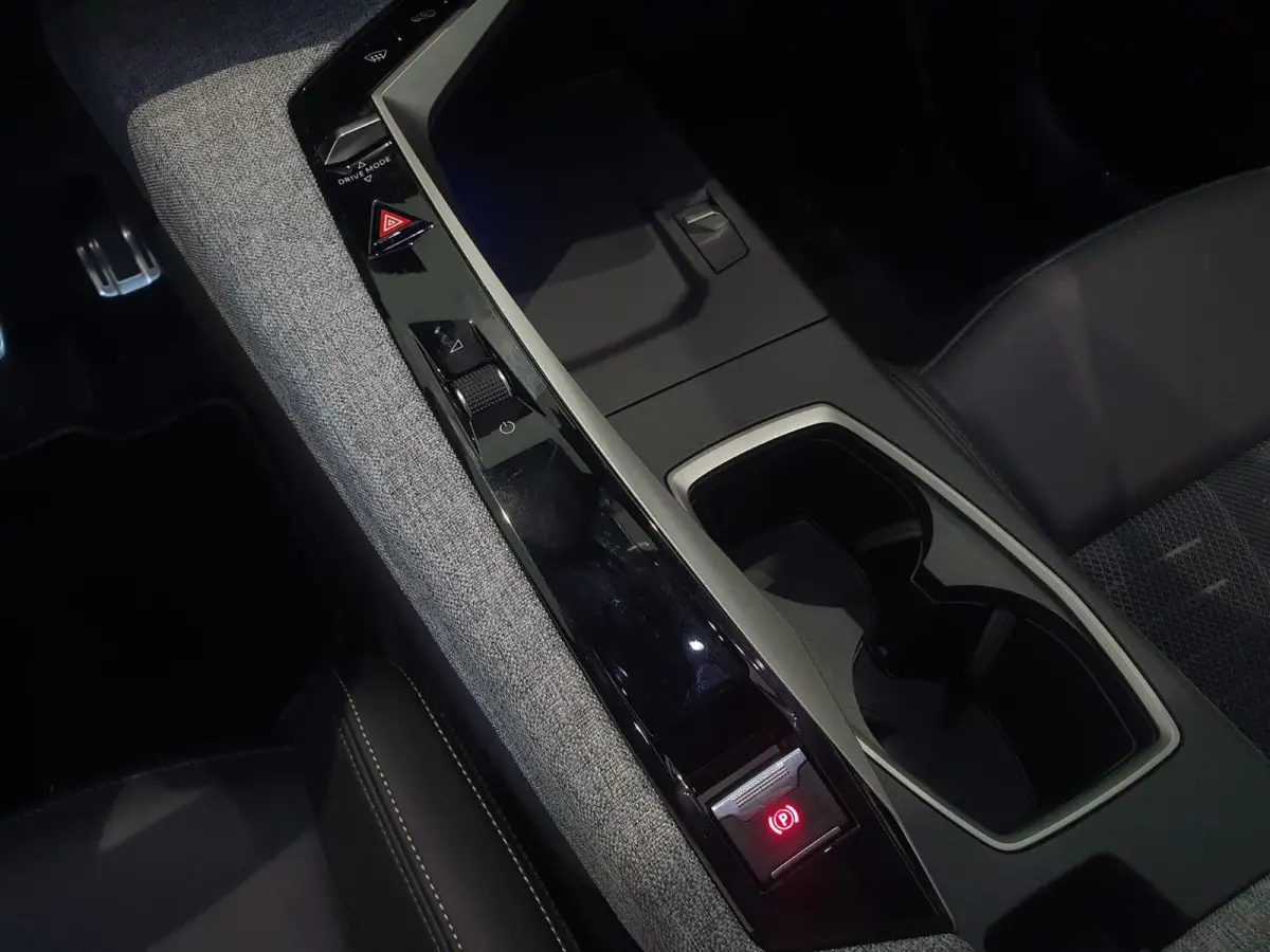 GT 73 kWh | 360 graden camera | Voorstoelen verwarmd | Climate control | Apple Carplay/Android Auto