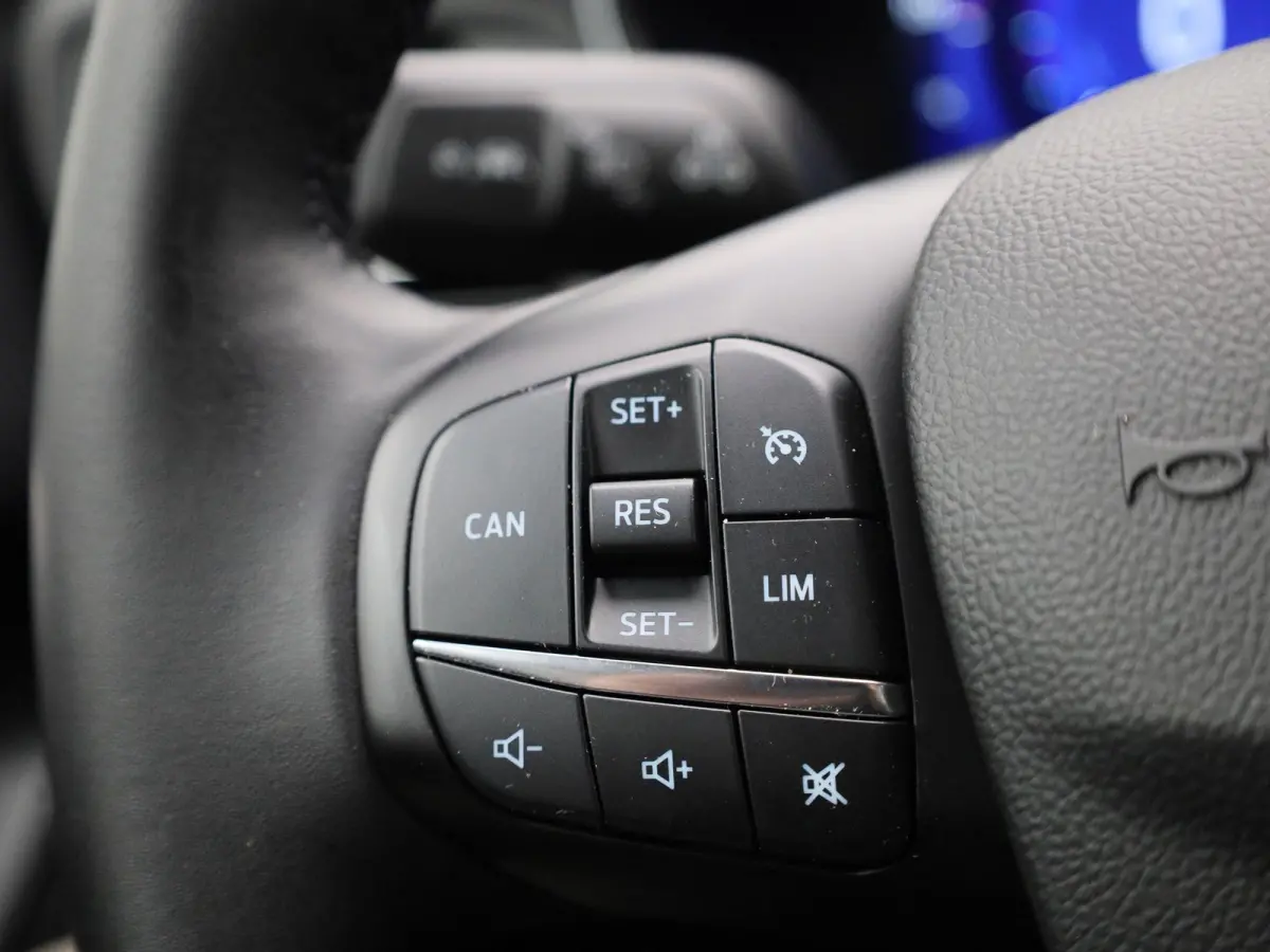 1.0 EcoBoost Hybrid Titanium X Automaat | Apple/Android Play | Camera | Cruise | DAB | Full LED | Keyless Entry/Go | Navi | PDC V+A | 12 Maand BOVAG Garantie! |