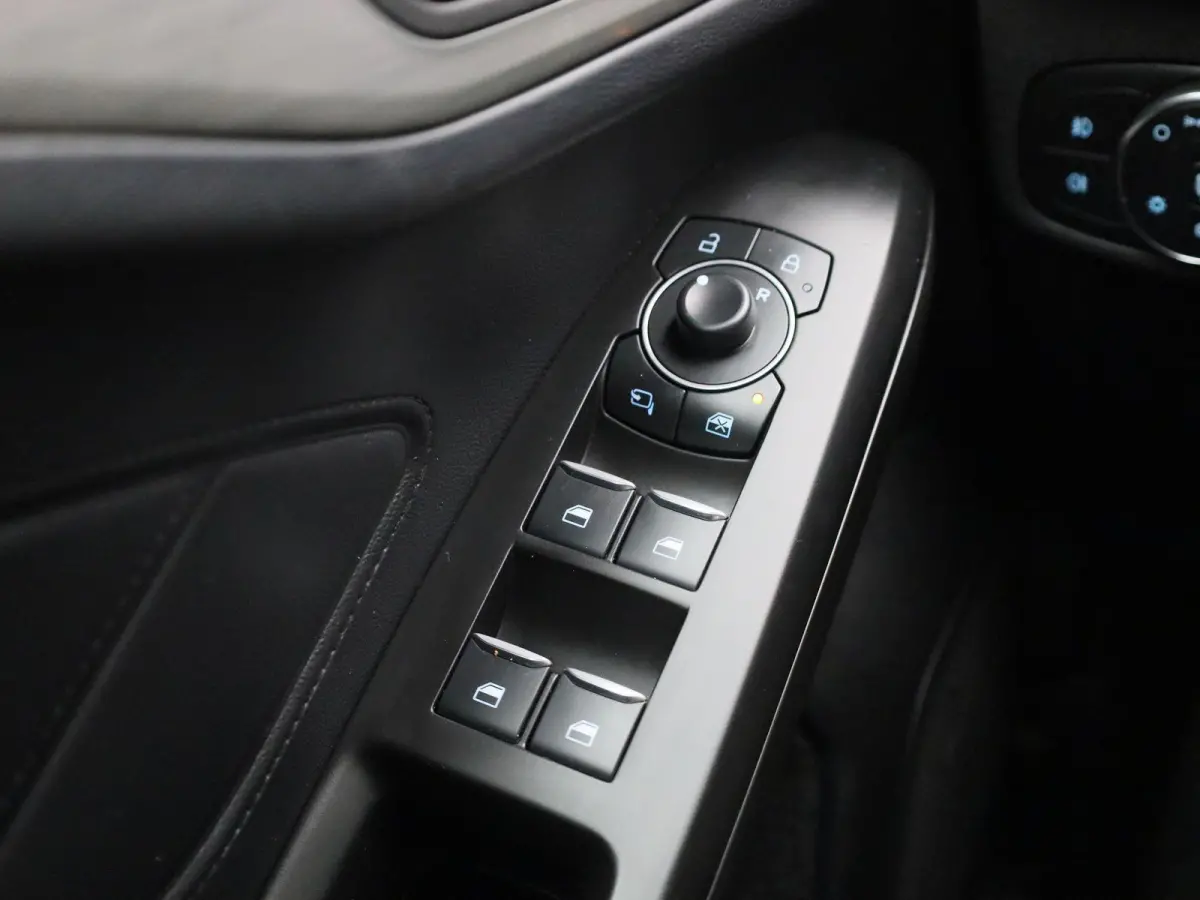 1.0 EcoBoost Hybrid Titanium X Automaat | Apple/Android Play | Camera | Cruise | DAB | Full LED | Keyless Entry/Go | Navi | PDC V+A | 12 Maand BOVAG Garantie! |