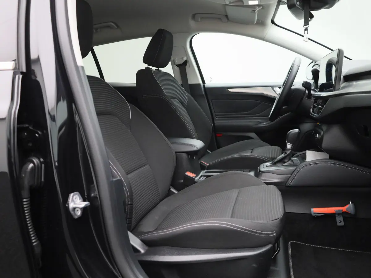 1.0 EcoBoost Hybrid Titanium X Automaat | Apple/Android Play | Camera | Cruise | DAB | Full LED | Keyless Entry/Go | Navi | PDC V+A | 12 Maand BOVAG Garantie! |