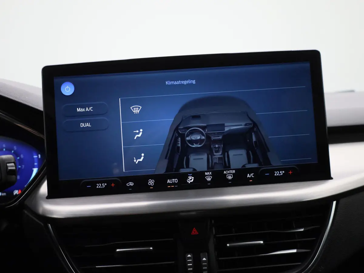 1.0 EcoBoost Hybrid Titanium X Automaat | Apple/Android Play | Camera | Cruise | DAB | Full LED | Keyless Entry/Go | Navi | PDC V+A | 12 Maand BOVAG Garantie! |