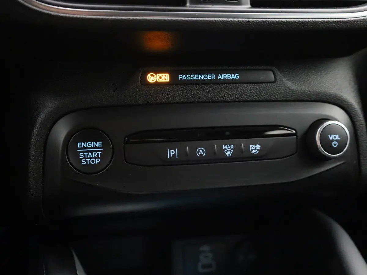 1.0 EcoBoost Hybrid Titanium X Automaat | Apple/Android Play | Camera | Cruise | DAB | Full LED | Keyless Entry/Go | Navi | PDC V+A | 12 Maand BOVAG Garantie! |
