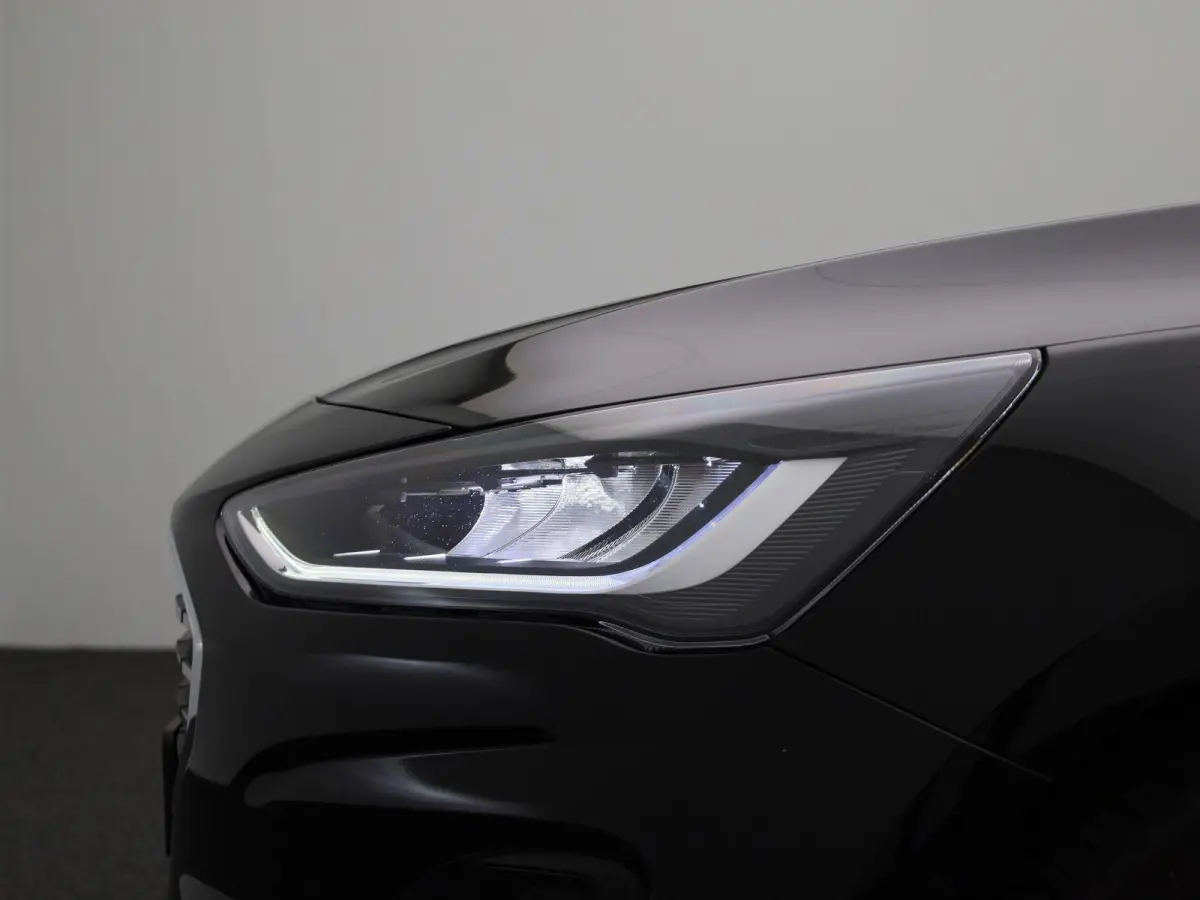 1.0 EcoBoost Hybrid Titanium X Automaat | Apple/Android Play | Camera | Cruise | DAB | Full LED | Keyless Entry/Go | Navi | PDC V+A | 12 Maand BOVAG Garantie! |