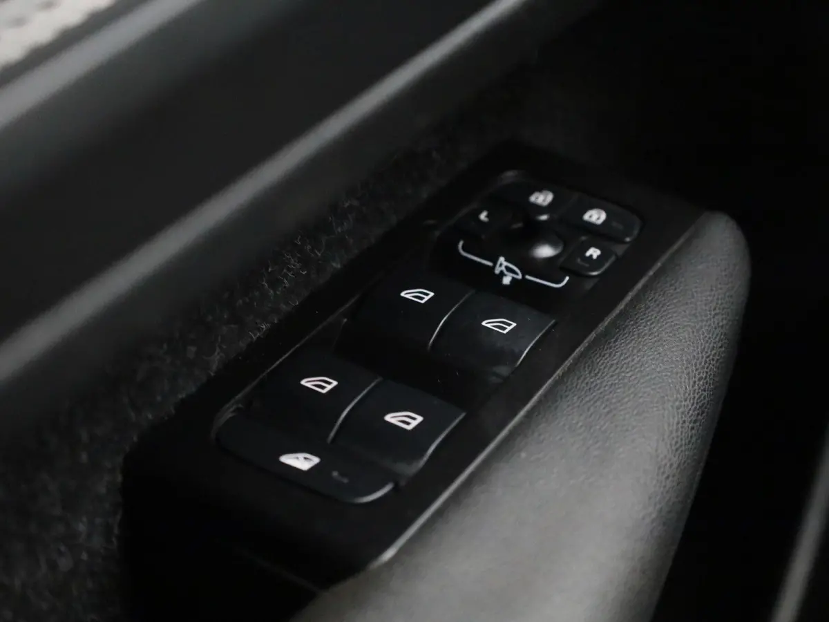 1.5 T4 R-Design Expression | PANO-SCHUIFDAK | CAMERA | NAVIGATIE | STUUR- EN STOELVERWARMING | ELEKTRISCHE BESTUURDERSSTOEL MET GEHEUGEN |