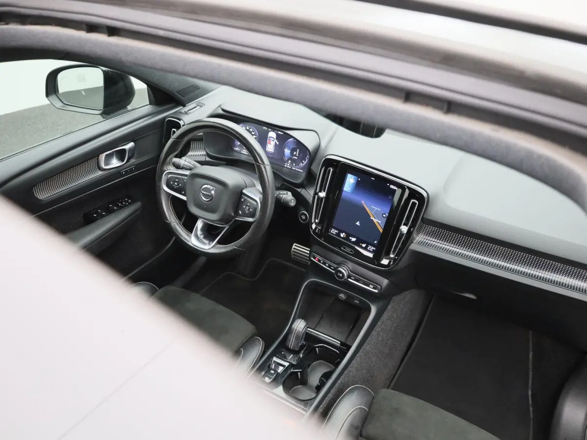1.5 T4 R-Design Expression | PANO-SCHUIFDAK | CAMERA | NAVIGATIE | STUUR- EN STOELVERWARMING | ELEKTRISCHE BESTUURDERSSTOEL MET GEHEUGEN |