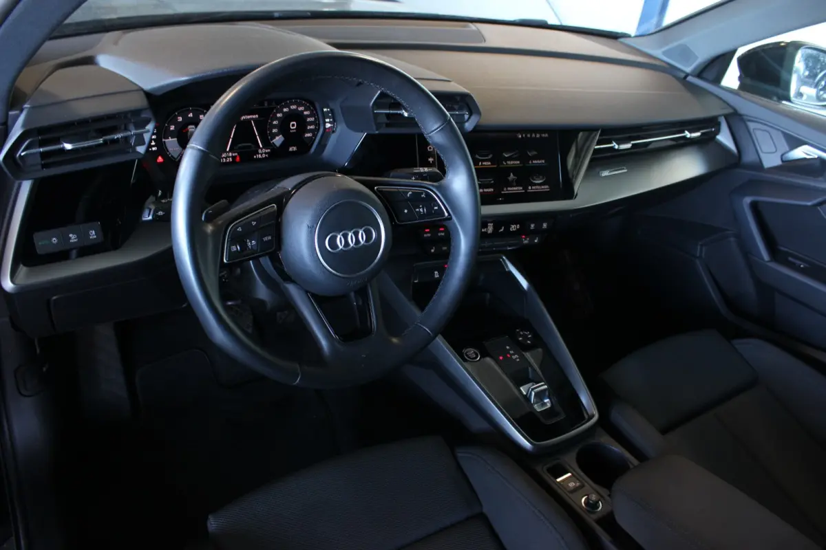 35 TFSI S-Line Edition Carplay | Adapt. Cruise | Privacy glass | Sportstoelen | Stoelverw. | Navi | 18" LMV | PDC
