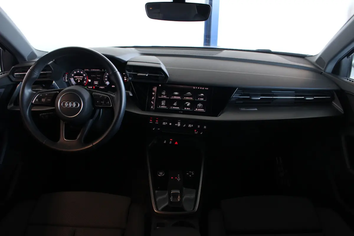 35 TFSI S-Line Edition Carplay | Adapt. Cruise | Privacy glass | Sportstoelen | Stoelverw. | Navi | 18" LMV | PDC