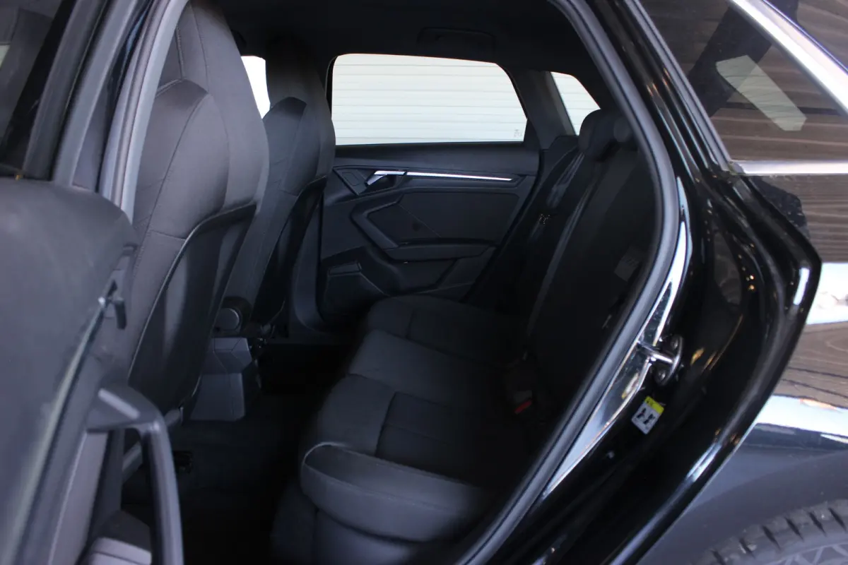 35 TFSI S-Line Edition Carplay | Adapt. Cruise | Privacy glass | Sportstoelen | Stoelverw. | Navi | 18" LMV | PDC