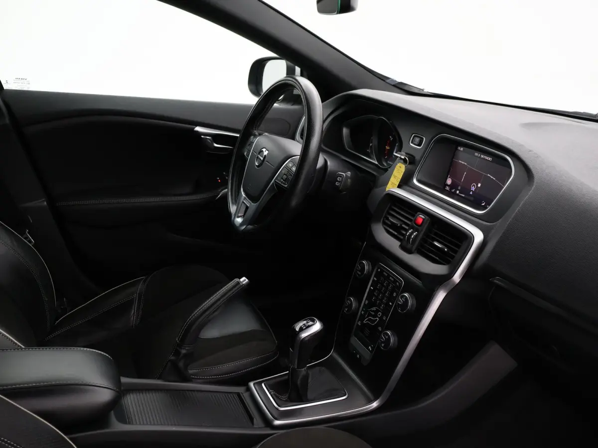 2.0 T4 190 PK R-DESIGN SPORT + AFN. TREKHAAK | LED | SPORTSTOELEN | STOELVERW.