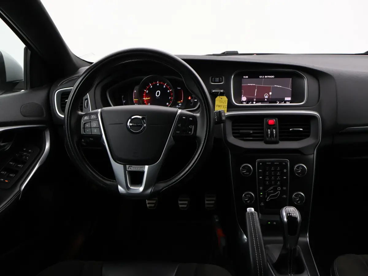 2.0 T4 190 PK R-DESIGN SPORT + AFN. TREKHAAK | LED | SPORTSTOELEN | STOELVERW.