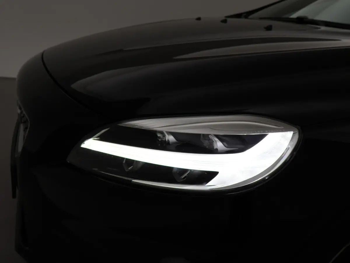 2.0 T4 190 PK R-DESIGN SPORT + AFN. TREKHAAK | LED | SPORTSTOELEN | STOELVERW.