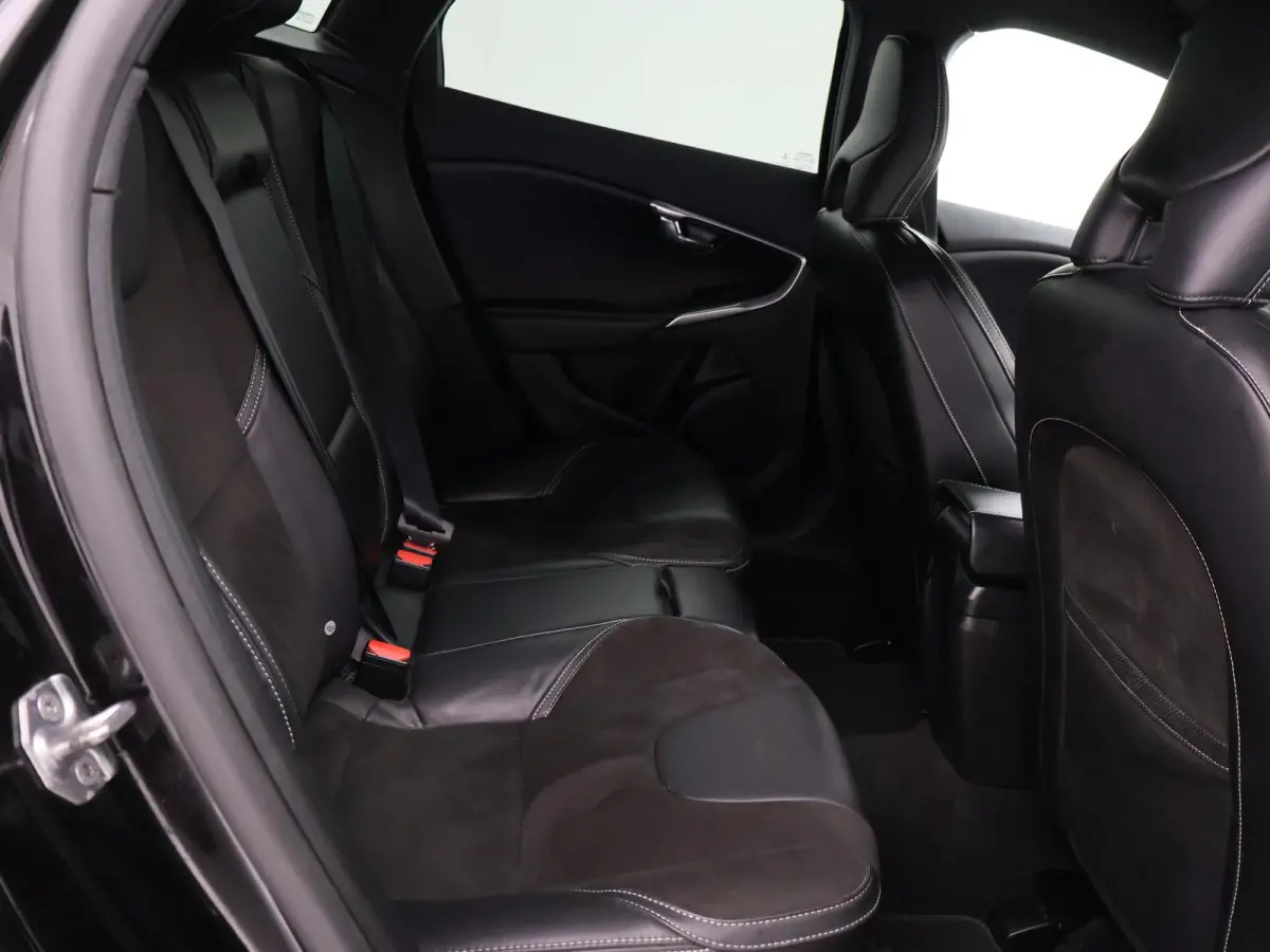 2.0 T4 190 PK R-DESIGN SPORT + AFN. TREKHAAK | LED | SPORTSTOELEN | STOELVERW.
