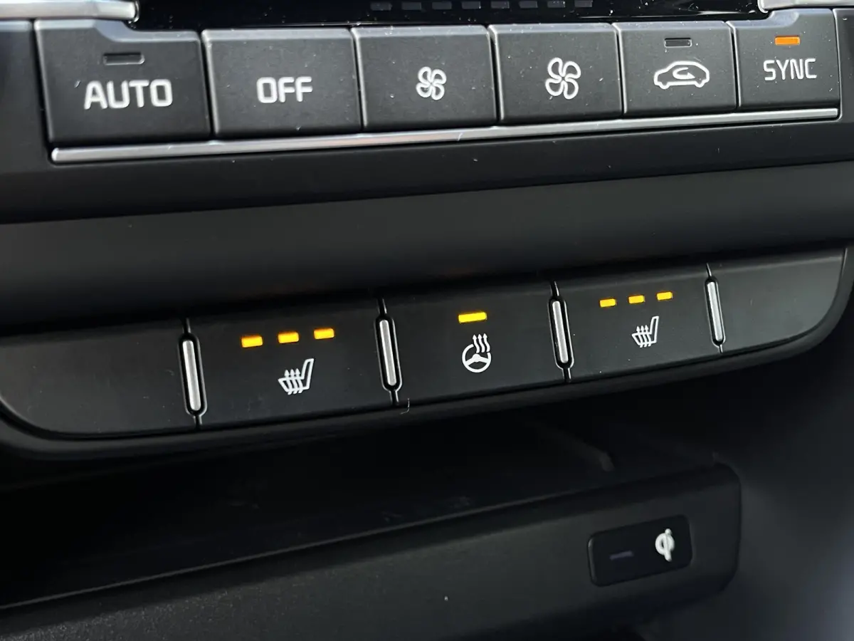 1.0 T-GDi MHEV Design Edition | Camera | Keyless | JBL Audio |Navi | Stoel / Stuurverwarming | Apple Carplay | Android Auto | Demo |