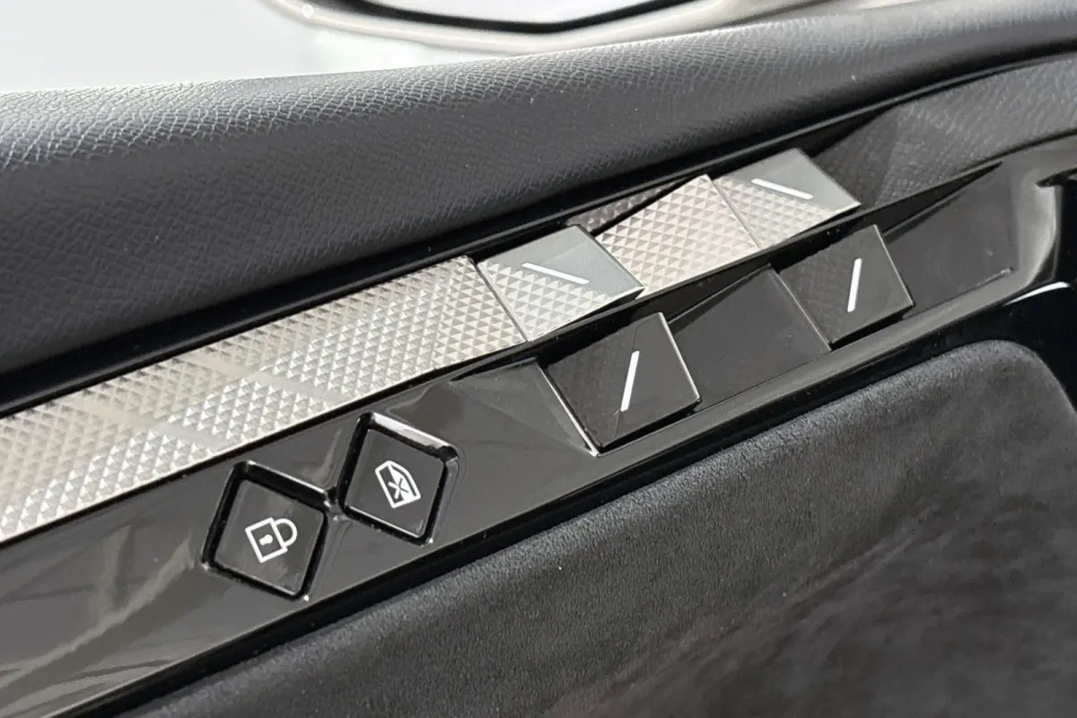 E-Tense Performance Line Navigatie Apple CarPlay 19" LMW