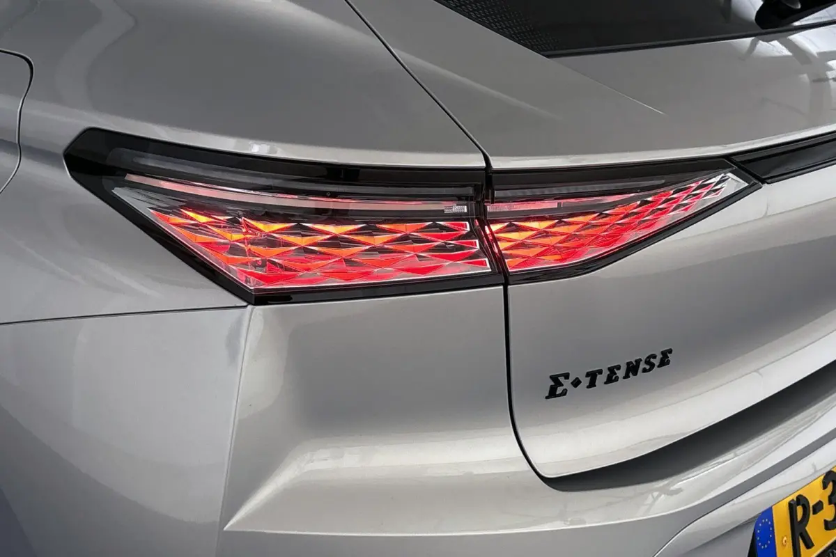 E-Tense Performance Line Navigatie Apple CarPlay 19" LMW