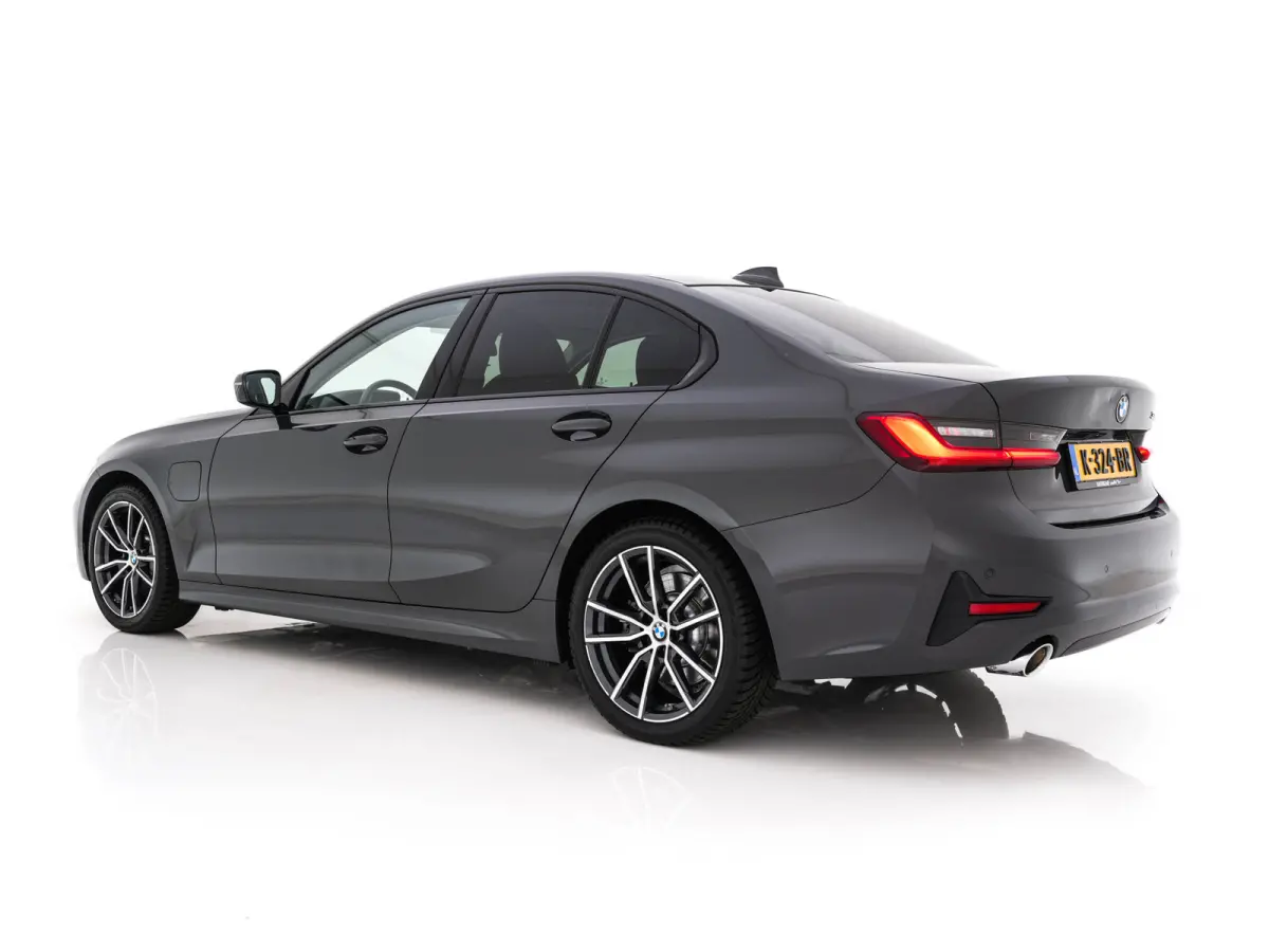 330e eDrive Edition (Plug-In) (INCL-BTW) Aut. *LEATHER | FULL-LED | DIGI-COCKPIT | HEATED-SPORTSEATS | PRIVACYGLASS | AMBIENTLIGHT | DAB | NAVI-FULLMAP | ECC | CARPLAY | PDC | CRUI/SE | 18''
