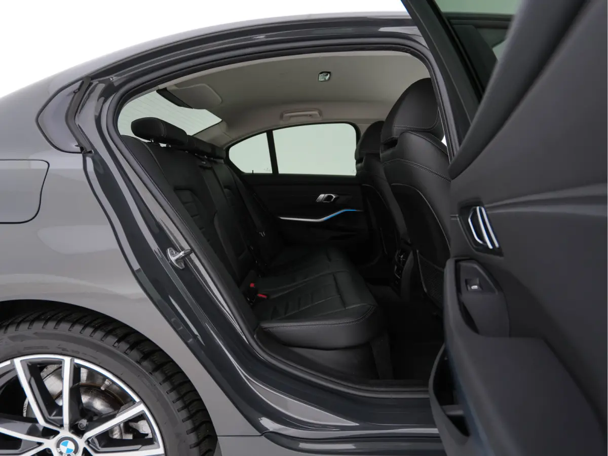 330e eDrive Edition (Plug-In) (INCL-BTW) Aut. *LEATHER | FULL-LED | DIGI-COCKPIT | HEATED-SPORTSEATS | PRIVACYGLASS | AMBIENTLIGHT | DAB | NAVI-FULLMAP | ECC | CARPLAY | PDC | CRUI/SE | 18''