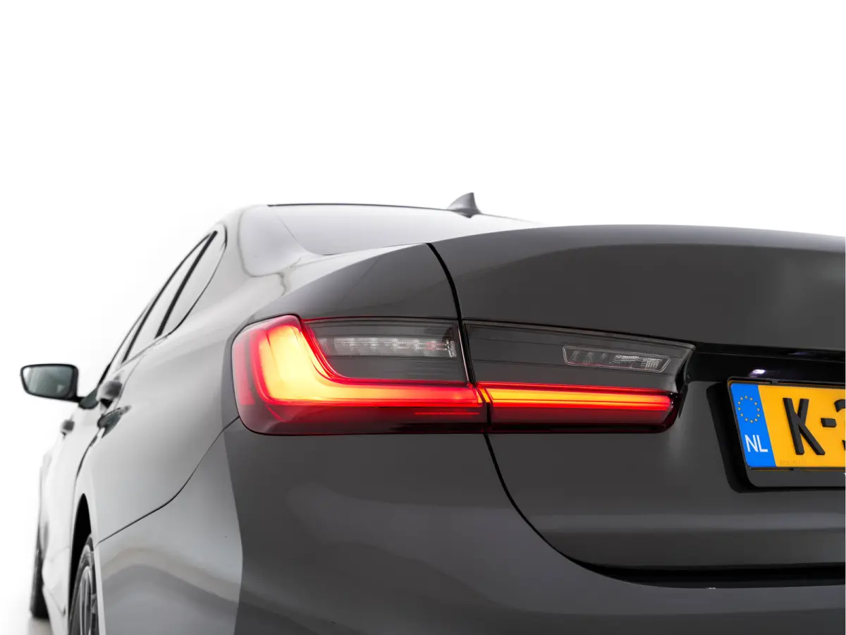 330e eDrive Edition (Plug-In) (INCL-BTW) Aut. *LEATHER | FULL-LED | DIGI-COCKPIT | HEATED-SPORTSEATS | PRIVACYGLASS | AMBIENTLIGHT | DAB | NAVI-FULLMAP | ECC | CARPLAY | PDC | CRUI/SE | 18''