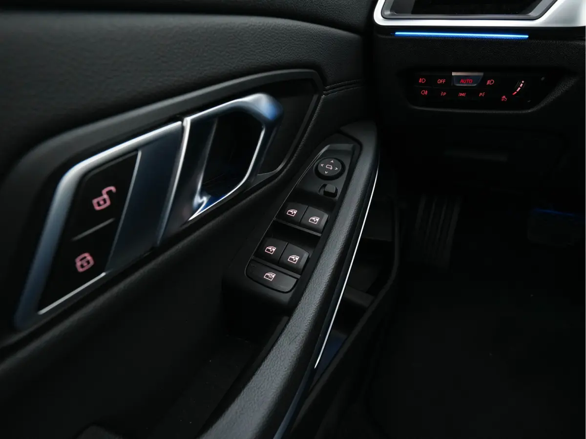 330e eDrive Edition (Plug-In) (INCL-BTW) Aut. *LEATHER | FULL-LED | DIGI-COCKPIT | HEATED-SPORTSEATS | PRIVACYGLASS | AMBIENTLIGHT | DAB | NAVI-FULLMAP | ECC | CARPLAY | PDC | CRUI/SE | 18''