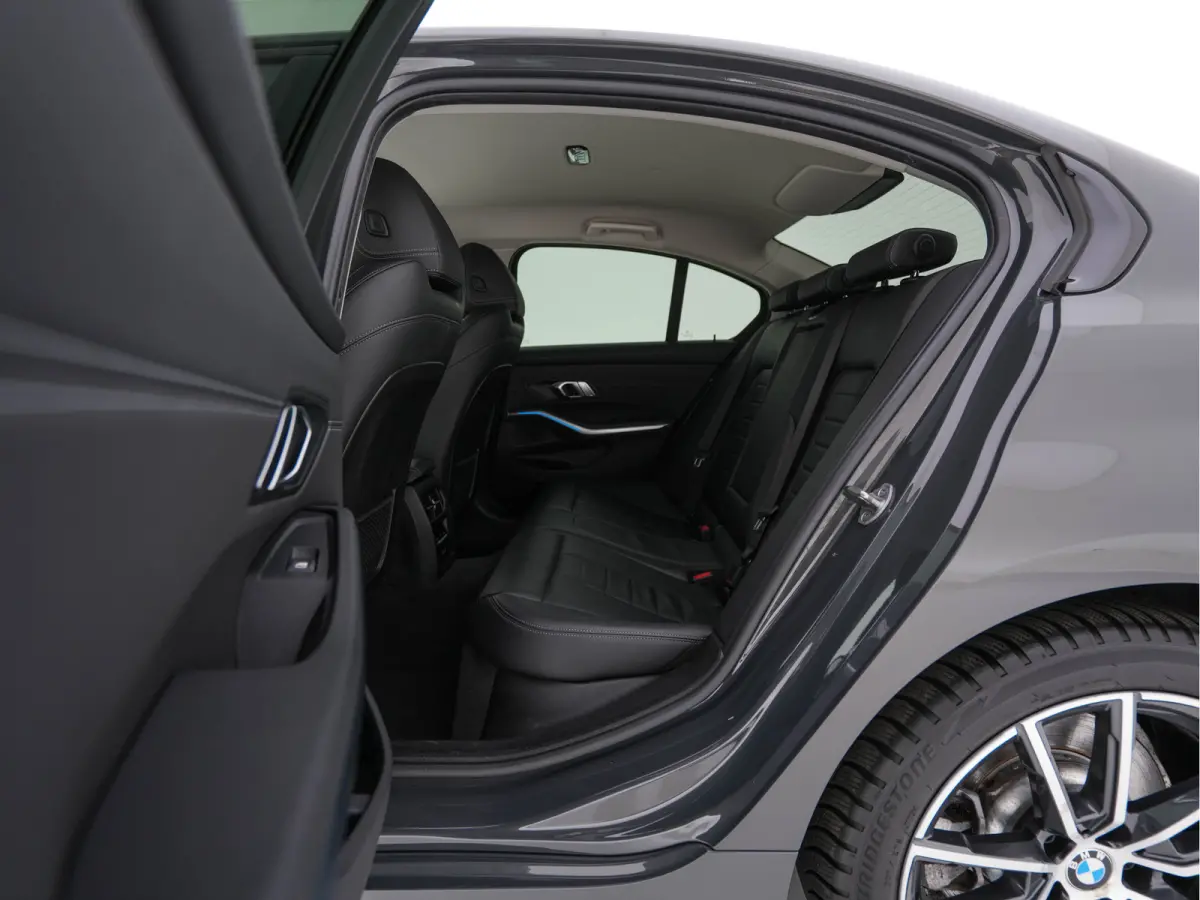 330e eDrive Edition (Plug-In) (INCL-BTW) Aut. *LEATHER | FULL-LED | DIGI-COCKPIT | HEATED-SPORTSEATS | PRIVACYGLASS | AMBIENTLIGHT | DAB | NAVI-FULLMAP | ECC | CARPLAY | PDC | CRUI/SE | 18''