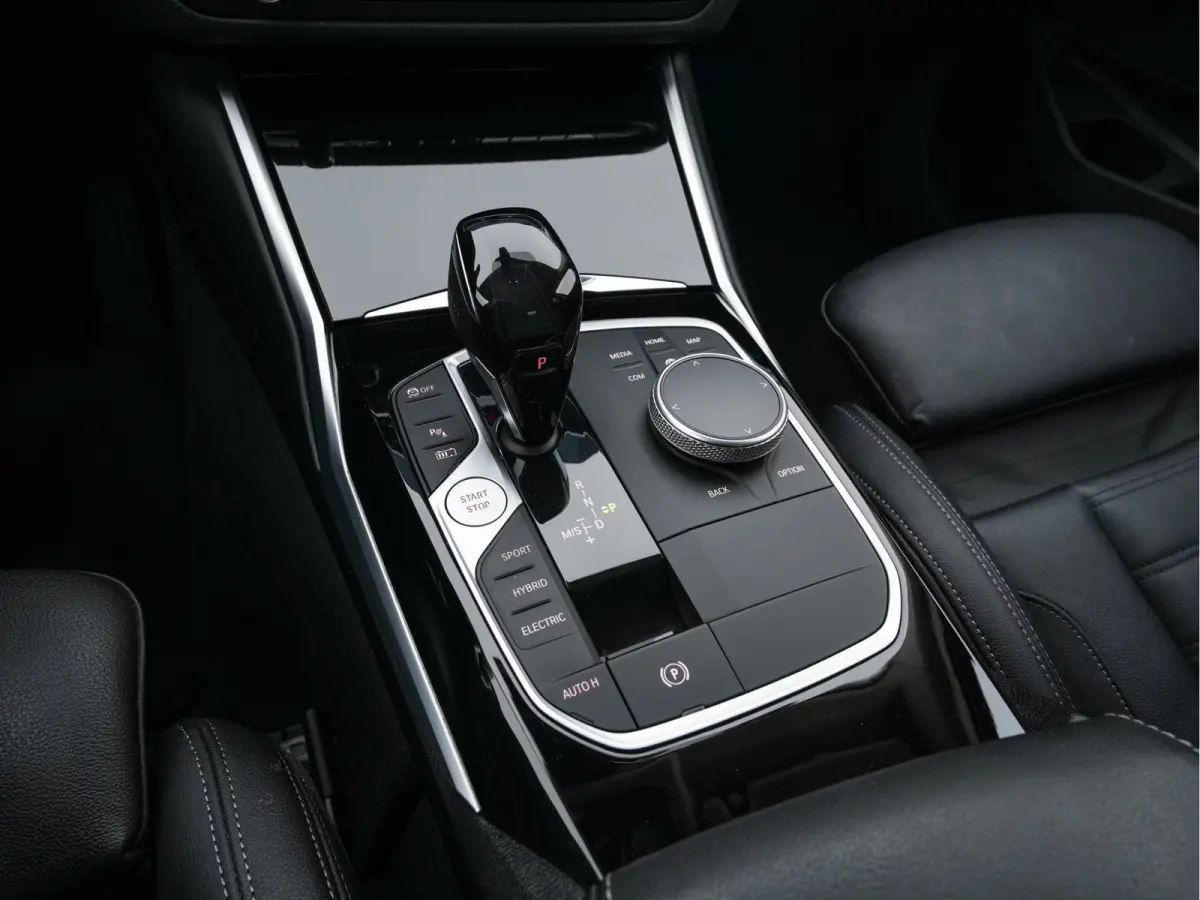 330e eDrive Edition (Plug-In) (INCL-BTW) Aut. *LEATHER | FULL-LED | DIGI-COCKPIT | HEATED-SPORTSEATS | PRIVACYGLASS | AMBIENTLIGHT | DAB | NAVI-FULLMAP | ECC | CARPLAY | PDC | CRUI/SE | 18''