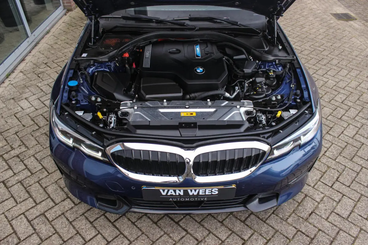 320e High Executive Sport Line | 1e eigenaar | NL auto | Driving Assistant | HiFi audio | LED | 18 inch | Stoelverwarming | DAB | Carplay | Navigatie | PDC