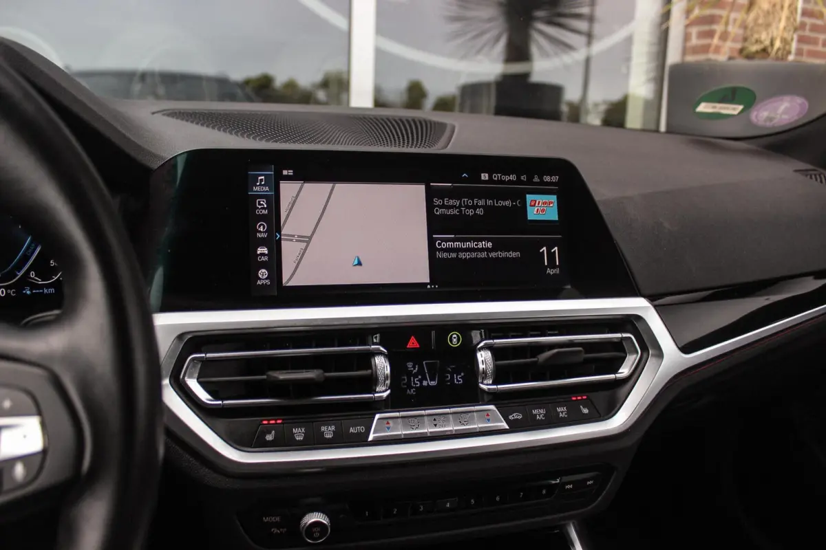320e High Executive Sport Line | 1e eigenaar | NL auto | Driving Assistant | HiFi audio | LED | 18 inch | Stoelverwarming | DAB | Carplay | Navigatie | PDC
