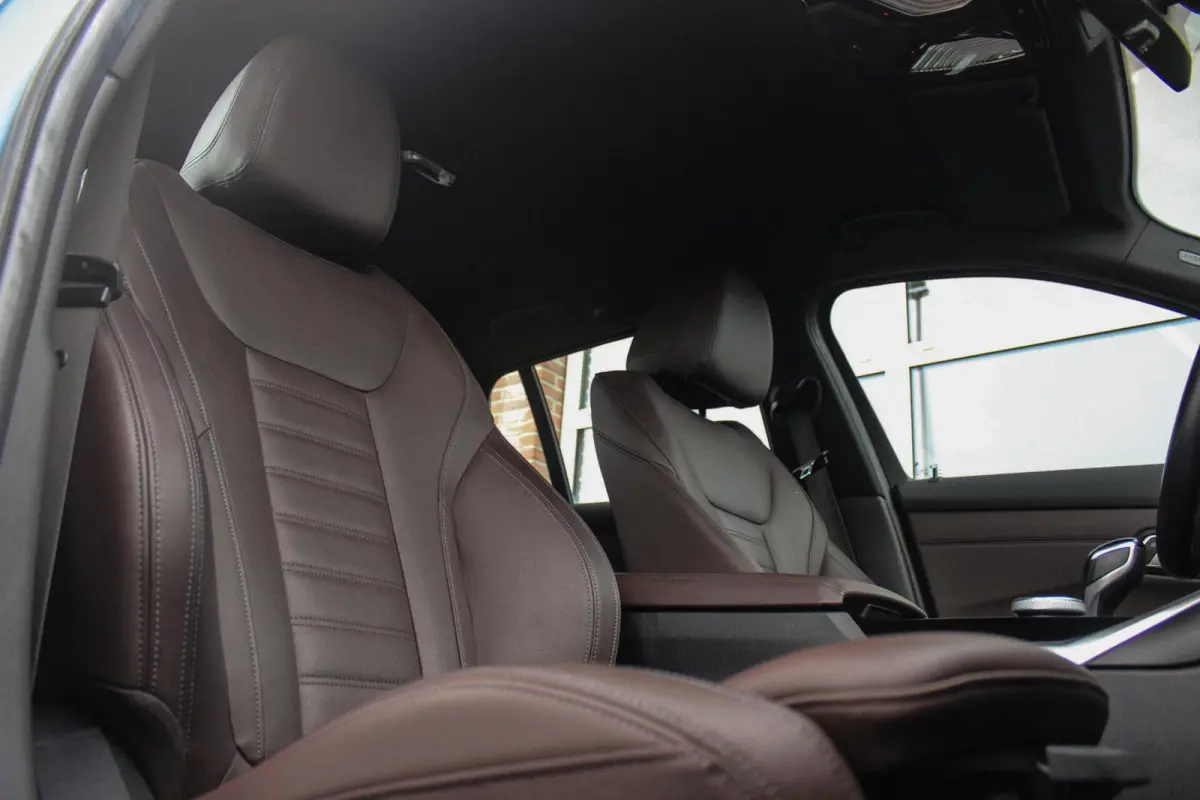320e High Executive Sport Line | 1e eigenaar | NL auto | Driving Assistant | HiFi audio | LED | 18 inch | Stoelverwarming | DAB | Carplay | Navigatie | PDC