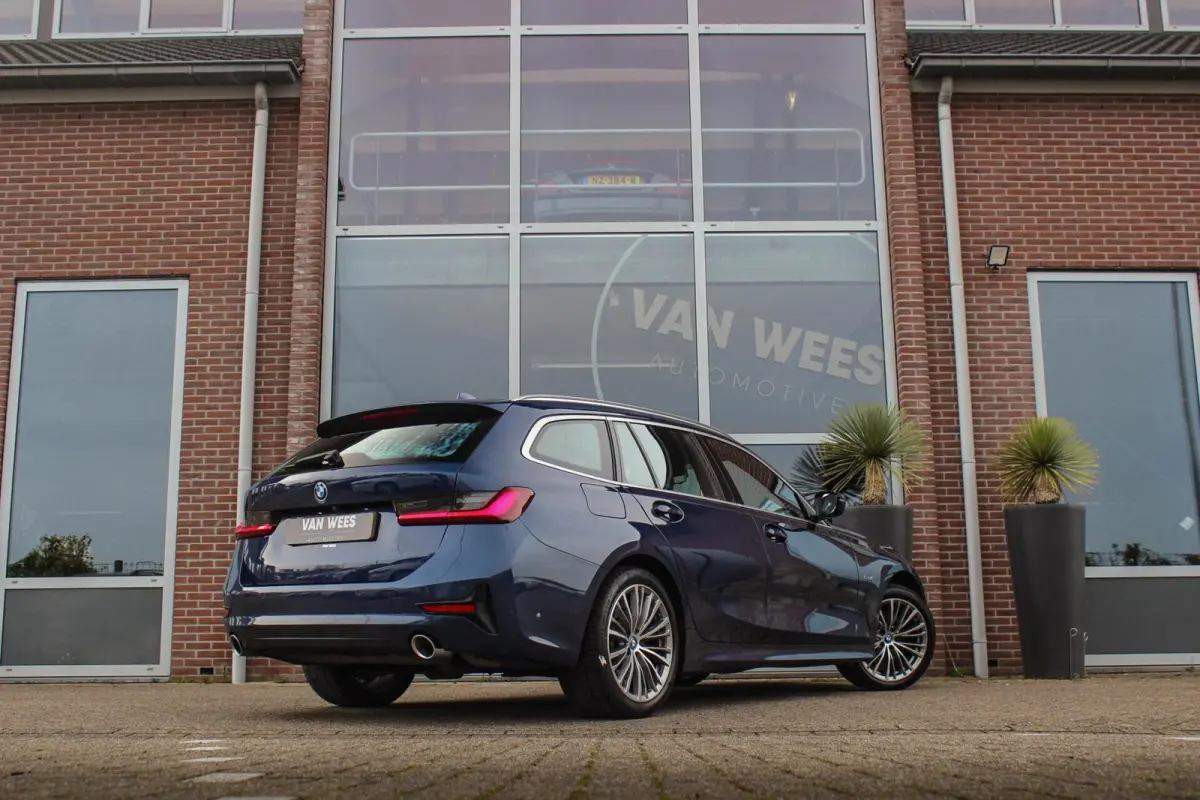 320e High Executive Sport Line | 1e eigenaar | NL auto | Driving Assistant | HiFi audio | LED | 18 inch | Stoelverwarming | DAB | Carplay | Navigatie | PDC