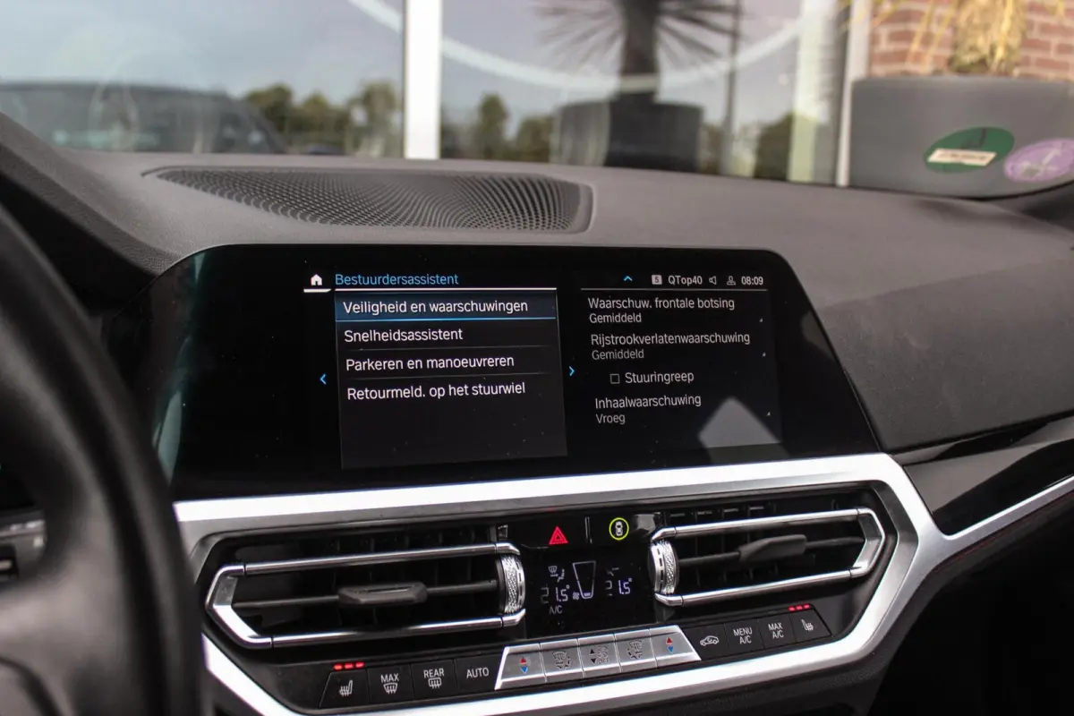 320e High Executive Sport Line | 1e eigenaar | NL auto | Driving Assistant | HiFi audio | LED | 18 inch | Stoelverwarming | DAB | Carplay | Navigatie | PDC