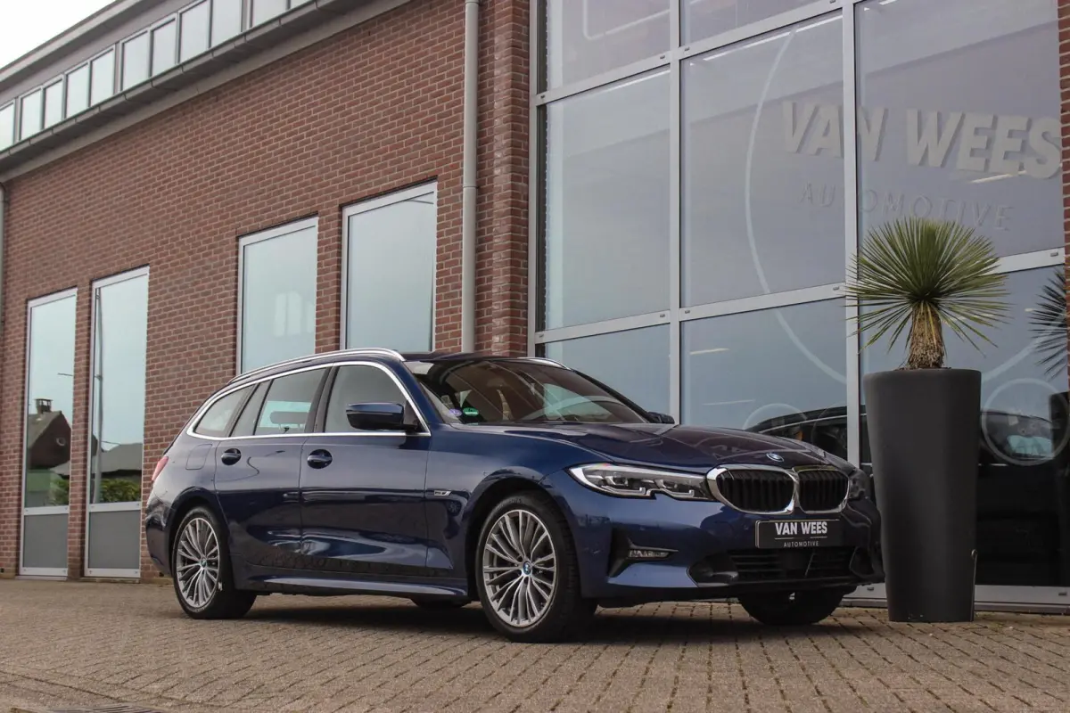 320e High Executive Sport Line | 1e eigenaar | NL auto | Driving Assistant | HiFi audio | LED | 18 inch | Stoelverwarming | DAB | Carplay | Navigatie | PDC