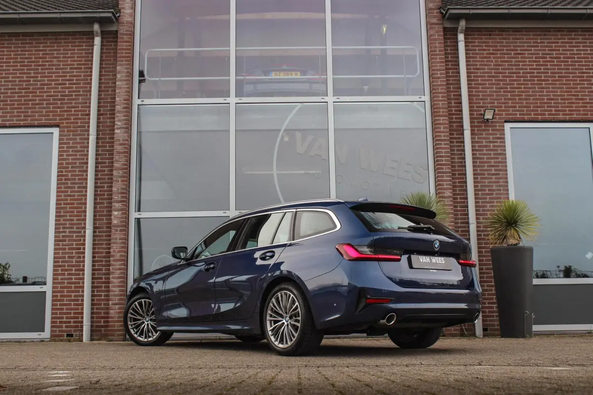 320e High Executive Sport Line | 1e eigenaar | NL auto | Driving Assistant | HiFi audio | LED | 18 inch | Stoelverwarming | DAB | Carplay | Navigatie | PDC