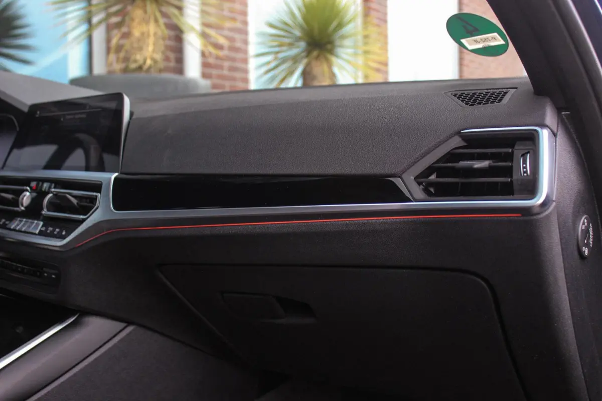 320e High Executive Sport Line | 1e eigenaar | NL auto | Driving Assistant | HiFi audio | LED | 18 inch | Stoelverwarming | DAB | Carplay | Navigatie | PDC