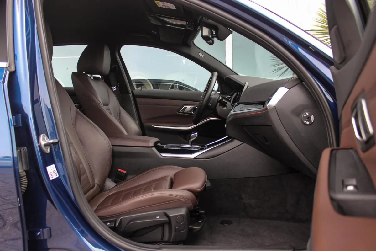 320e High Executive Sport Line | 1e eigenaar | NL auto | Driving Assistant | HiFi audio | LED | 18 inch | Stoelverwarming | DAB | Carplay | Navigatie | PDC
