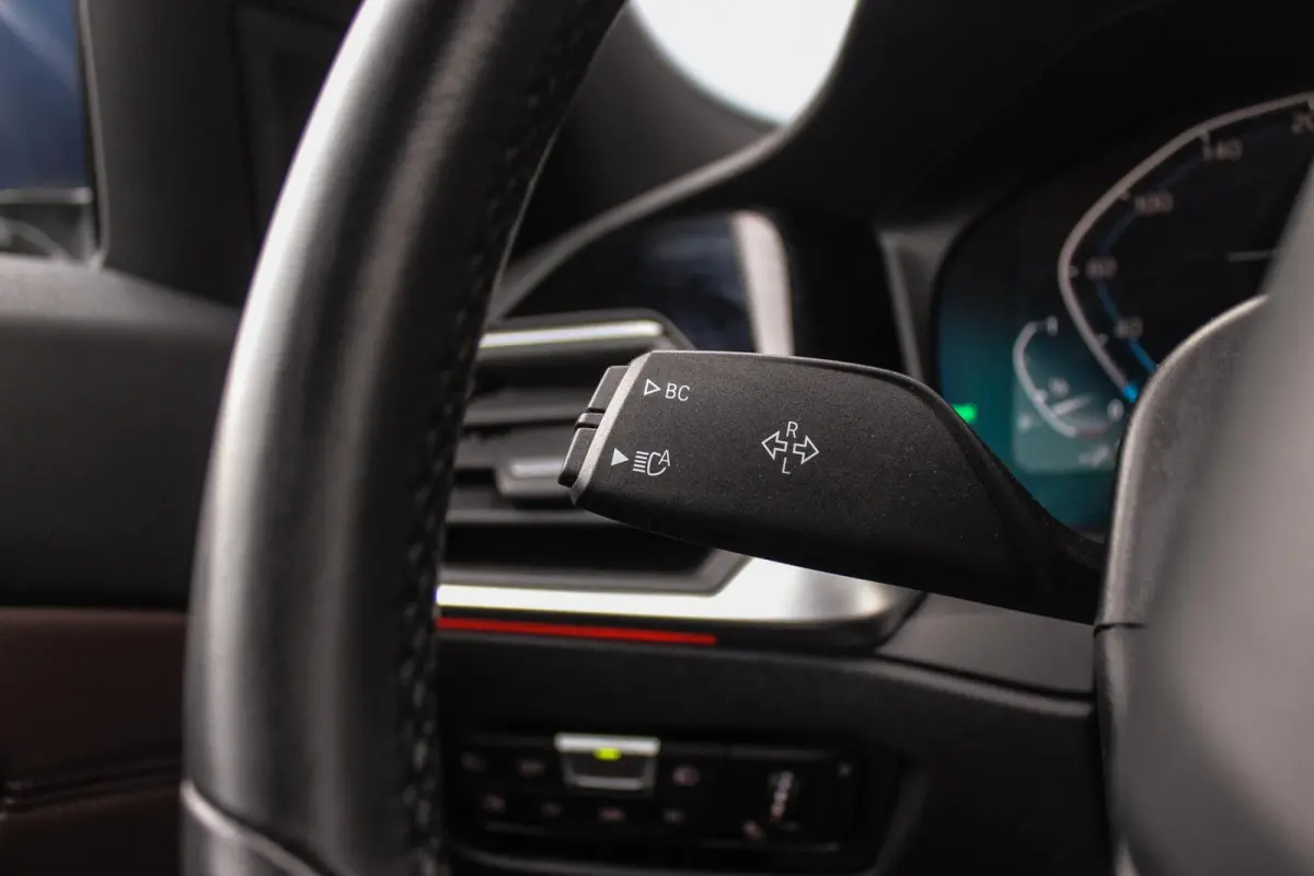 320e High Executive Sport Line | 1e eigenaar | NL auto | Driving Assistant | HiFi audio | LED | 18 inch | Stoelverwarming | DAB | Carplay | Navigatie | PDC