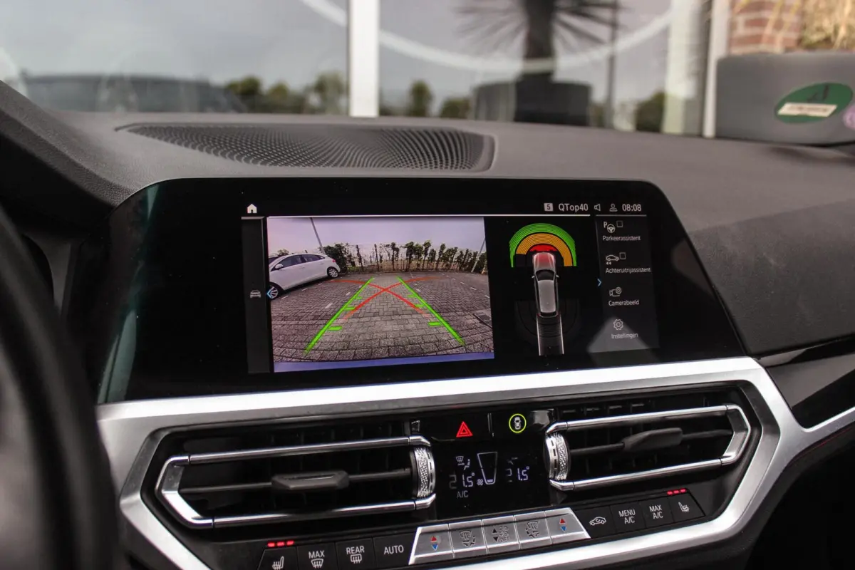 320e High Executive Sport Line | 1e eigenaar | NL auto | Driving Assistant | HiFi audio | LED | 18 inch | Stoelverwarming | DAB | Carplay | Navigatie | PDC