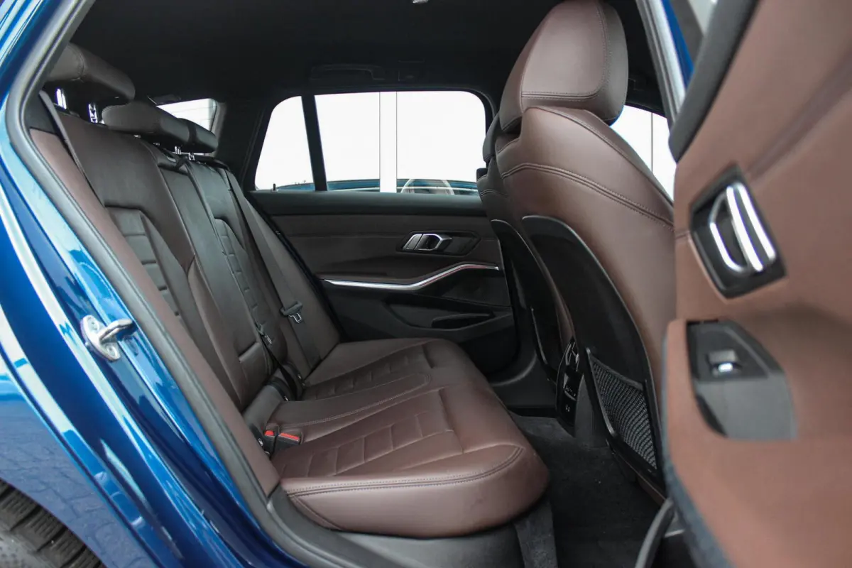 320e High Executive Sport Line | 1e eigenaar | NL auto | Driving Assistant | HiFi audio | LED | 18 inch | Stoelverwarming | DAB | Carplay | Navigatie | PDC