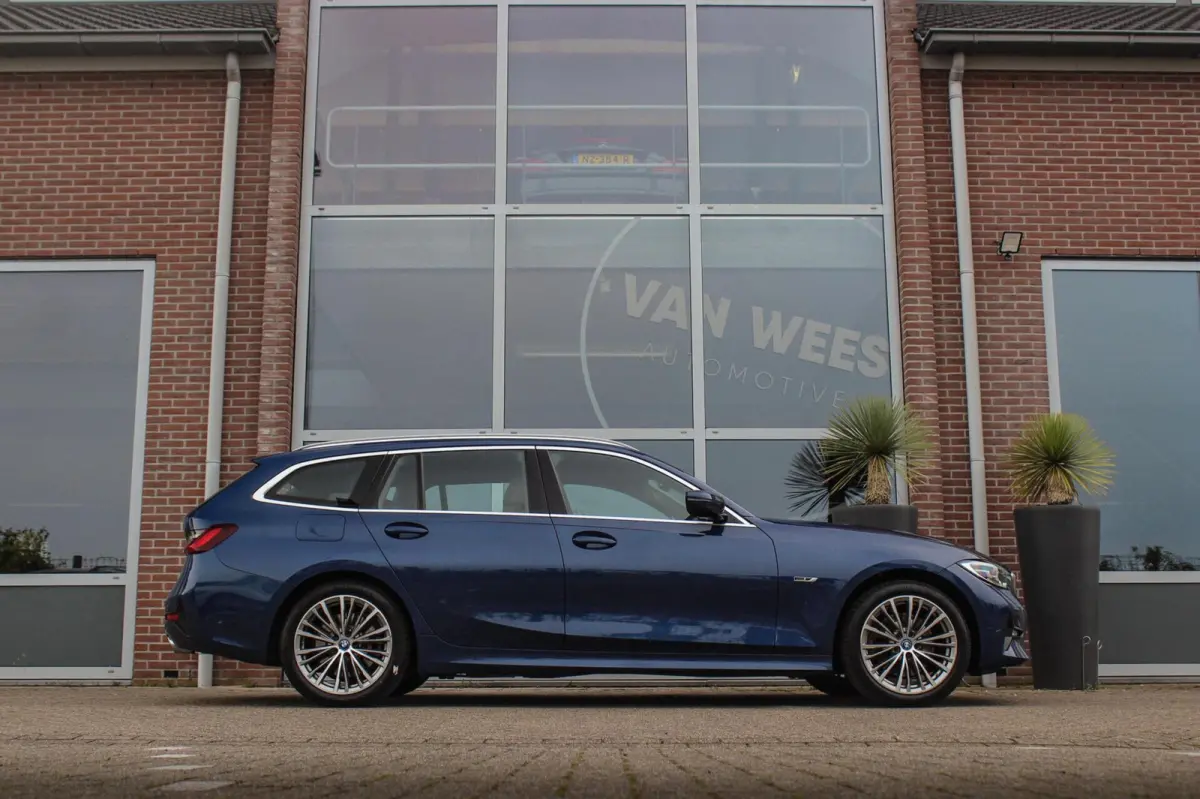 320e High Executive Sport Line | 1e eigenaar | NL auto | Driving Assistant | HiFi audio | LED | 18 inch | Stoelverwarming | DAB | Carplay | Navigatie | PDC