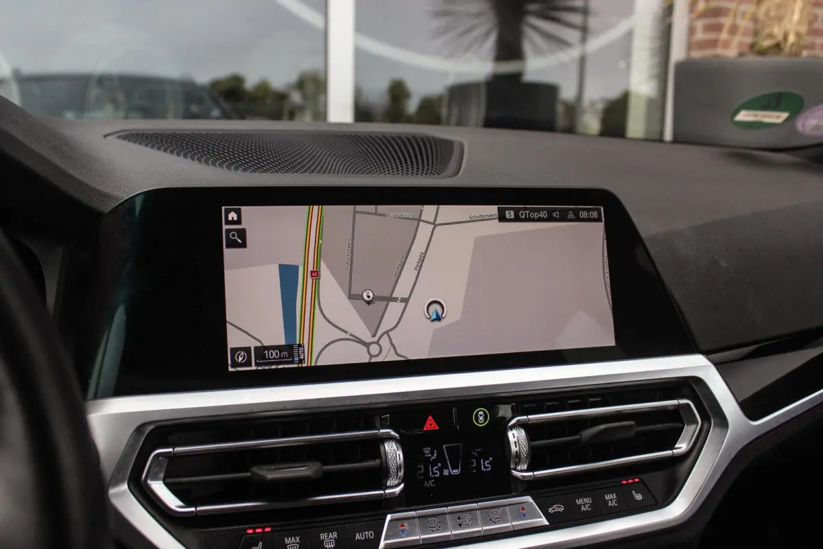 320e High Executive Sport Line | 1e eigenaar | NL auto | Driving Assistant | HiFi audio | LED | 18 inch | Stoelverwarming | DAB | Carplay | Navigatie | PDC