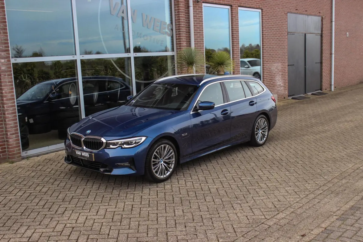 320e High Executive Sport Line | 1e eigenaar | NL auto | Driving Assistant | HiFi audio | LED | 18 inch | Stoelverwarming | DAB | Carplay | Navigatie | PDC