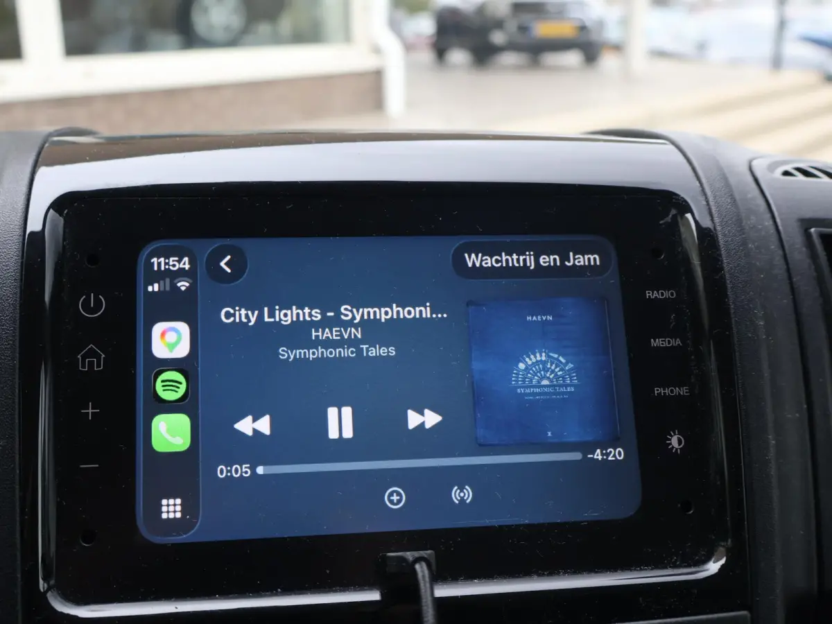 2.2D 120 L3H2 + APPLE CARPLAY | ANDROID AUTO | CAMERA | SIDEBARS | CRUISE | GEVEERDE STOEL