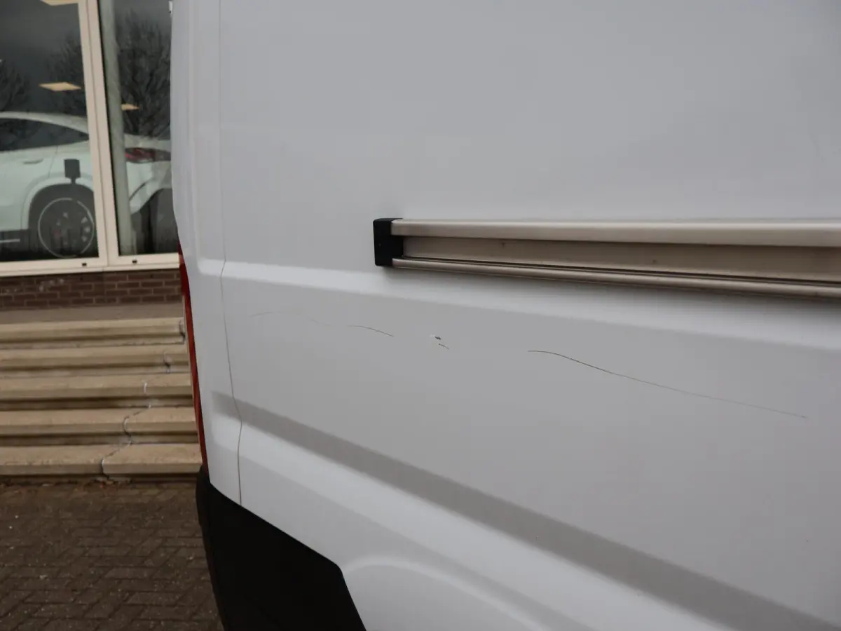2.2D 120 L3H2 + APPLE CARPLAY | ANDROID AUTO | CAMERA | SIDEBARS | CRUISE | GEVEERDE STOEL