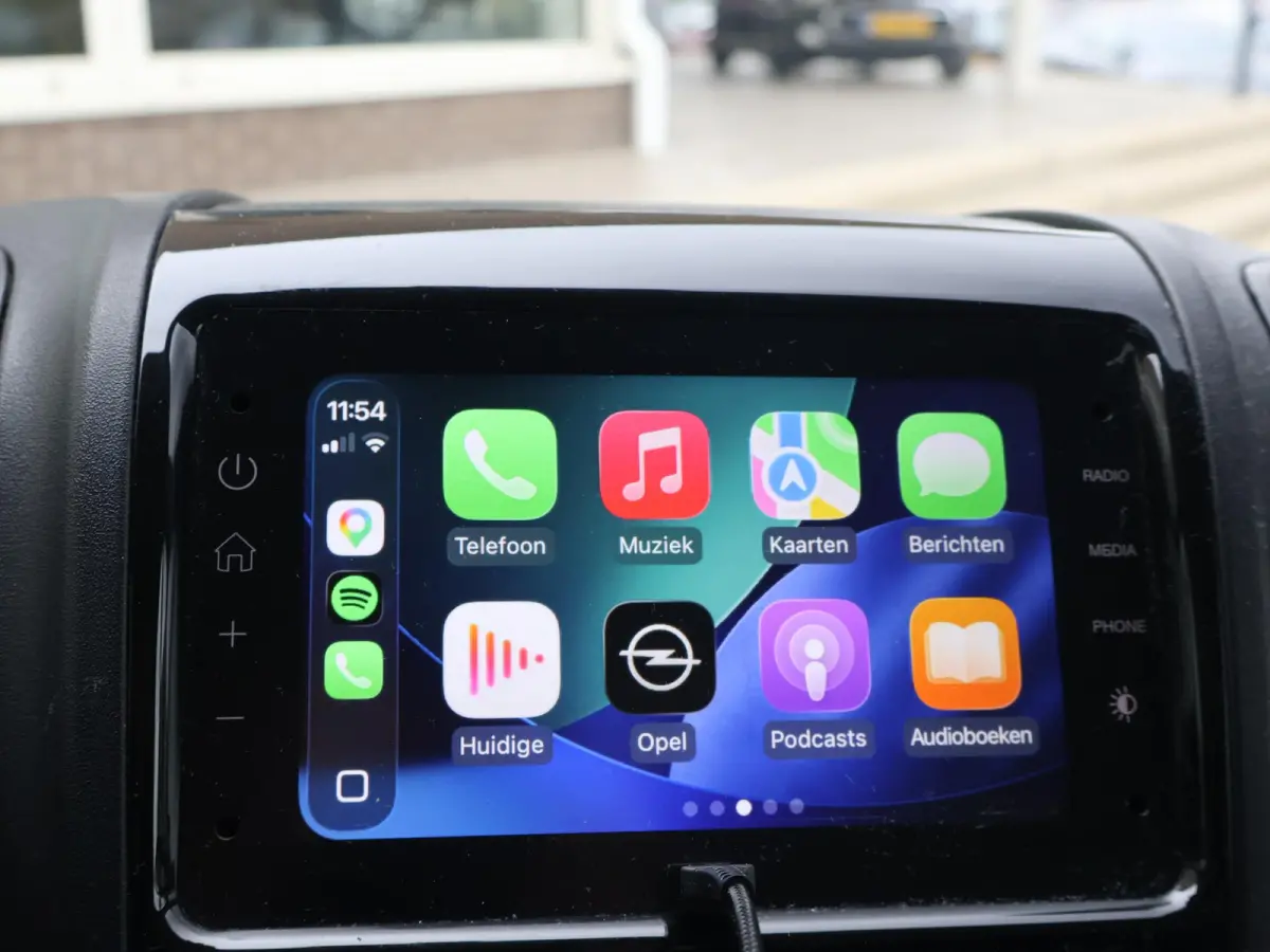 2.2D 120 L3H2 + APPLE CARPLAY | ANDROID AUTO | CAMERA | SIDEBARS | CRUISE | GEVEERDE STOEL